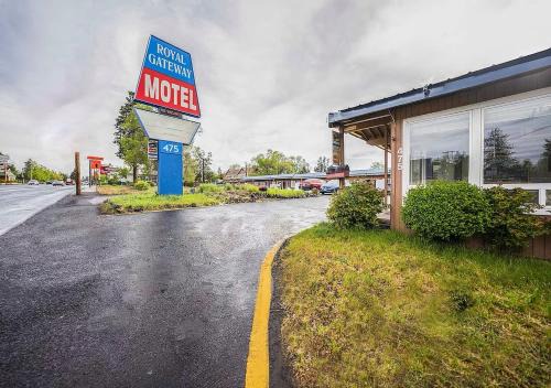 Larkspur Hotel | Royal Gateway Motel