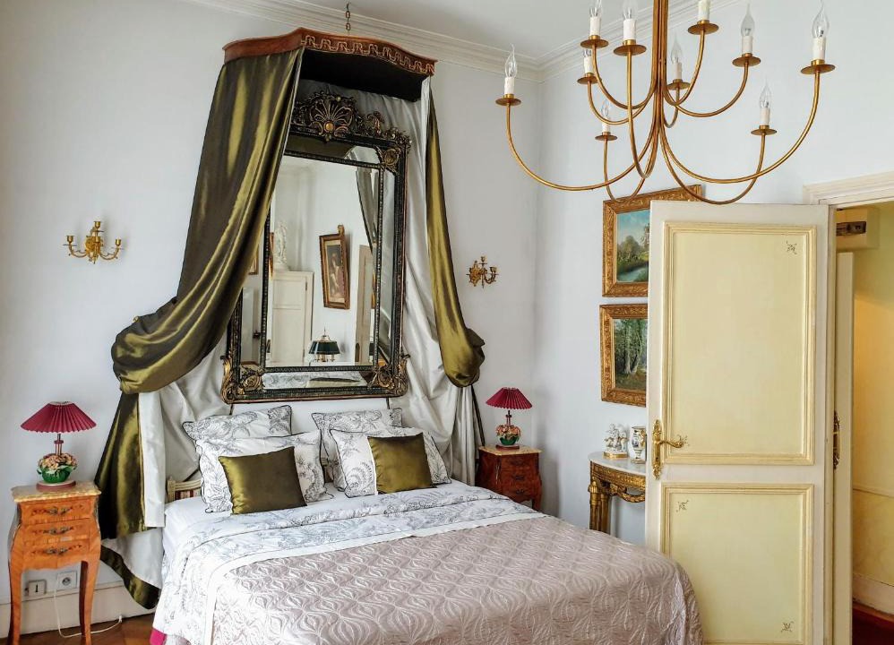 Provins Apartment | Royal Hubert