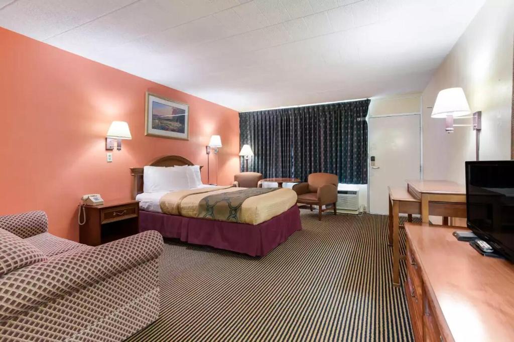 Clearfield Hotel | Royal Inn Clearfield