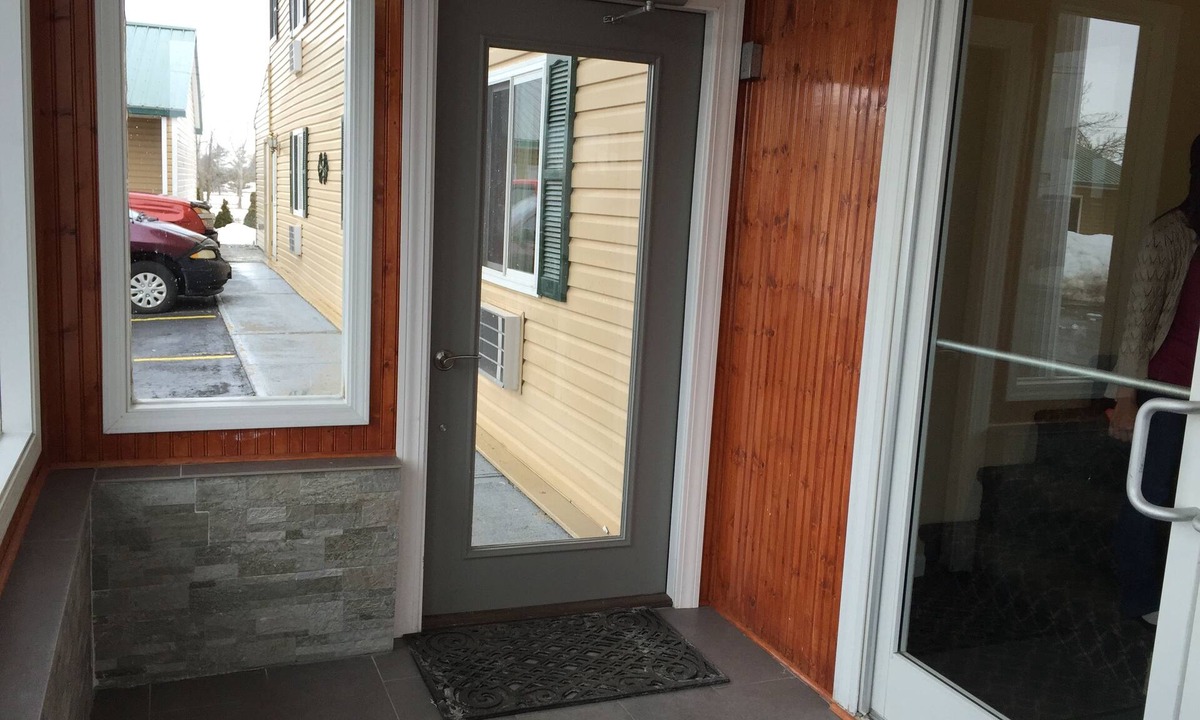 Watertown Hotel | Royal Inn Motel