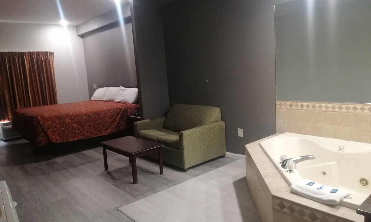 Jonesboro Hotel | Royal Inn & Suite