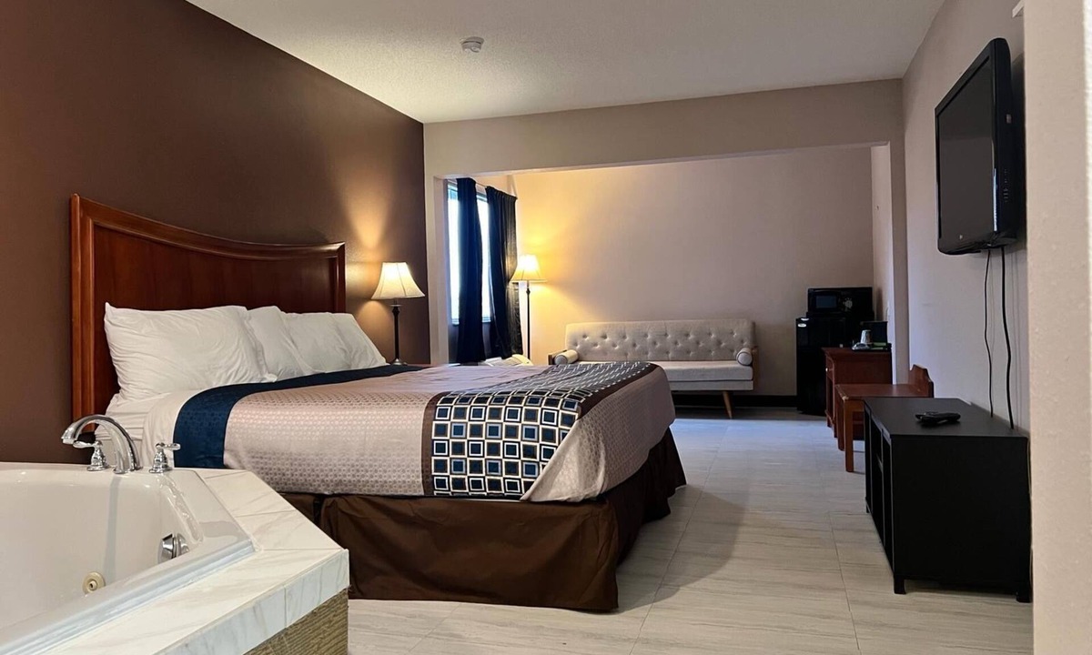 Huntington Hotel | Royal Inn Suites