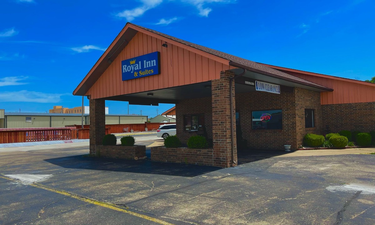 Mountain Grove Hotel | Royal Inn & Suites