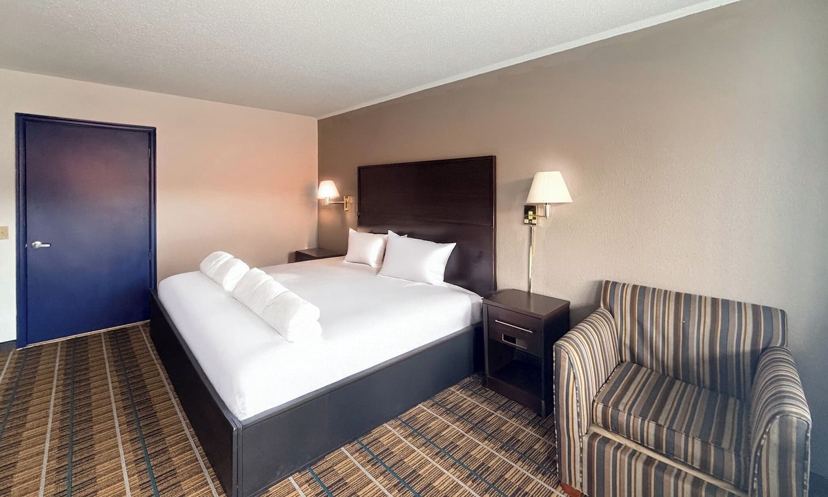 North Chesterfield Hotel | Royal INN