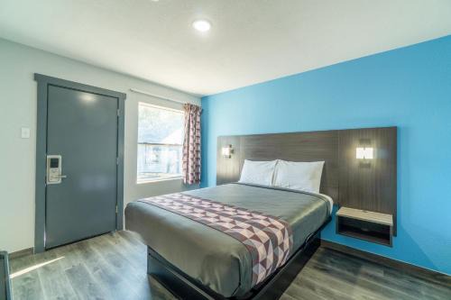 Stephenville Hotel | Royal Inn