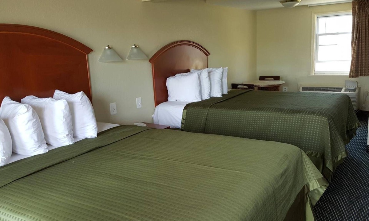 Green Acres Hotel | Royal Inn