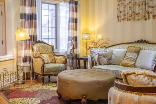 Brampton House | Royal Luxury Central Home with Gazebo By Toronto