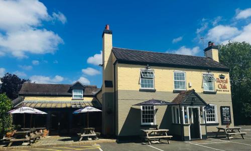 Severn Stoke House | ROYAL OAK