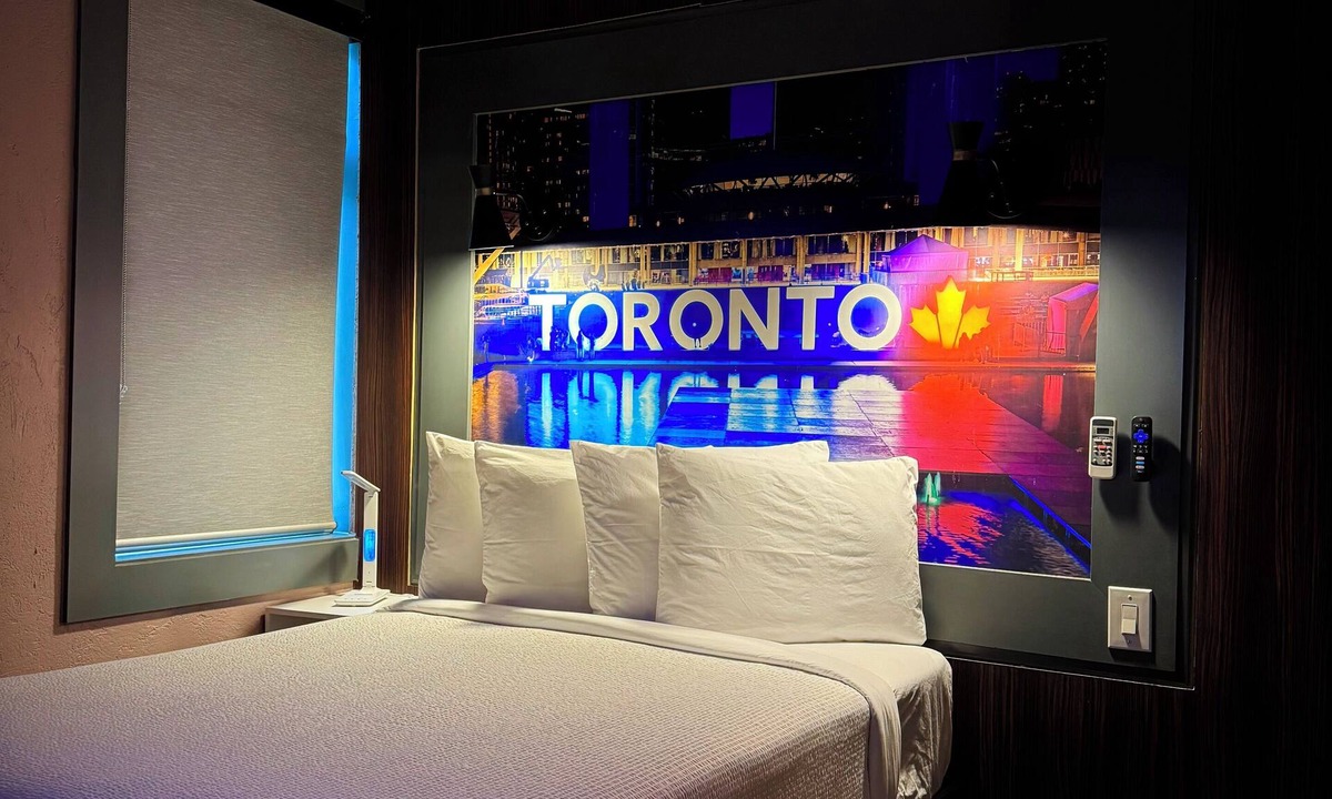 Cabbagetown South Hotel | Royal Oak Inn