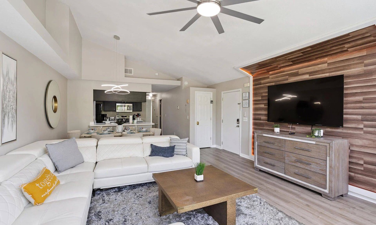 Florida Central Atlantic Coast Condo | Royal Palm/Beautiful condo close to Disney/Communal pool and Spa/Themed Bedrooms