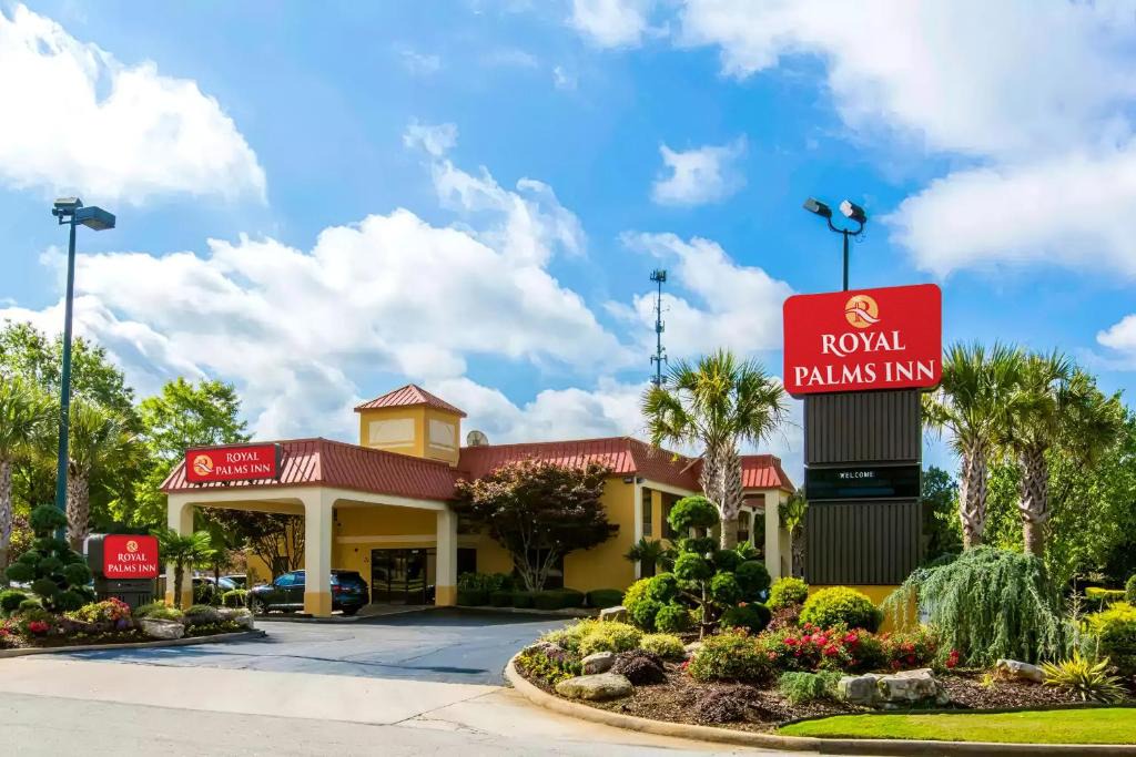 Stockbridge Hotel | Royal Palms Inn