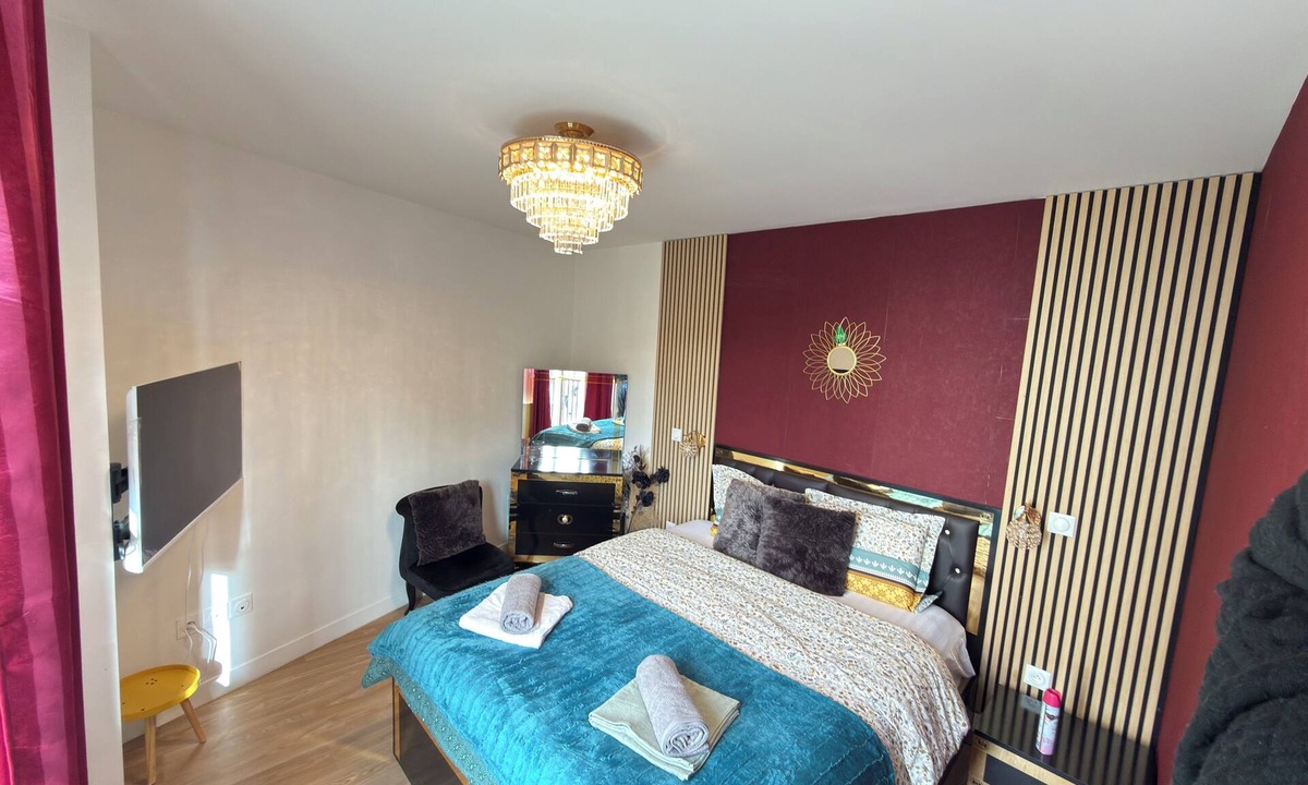 Le Bourget Apartment | Royal Rose Apartment With Royal Garden