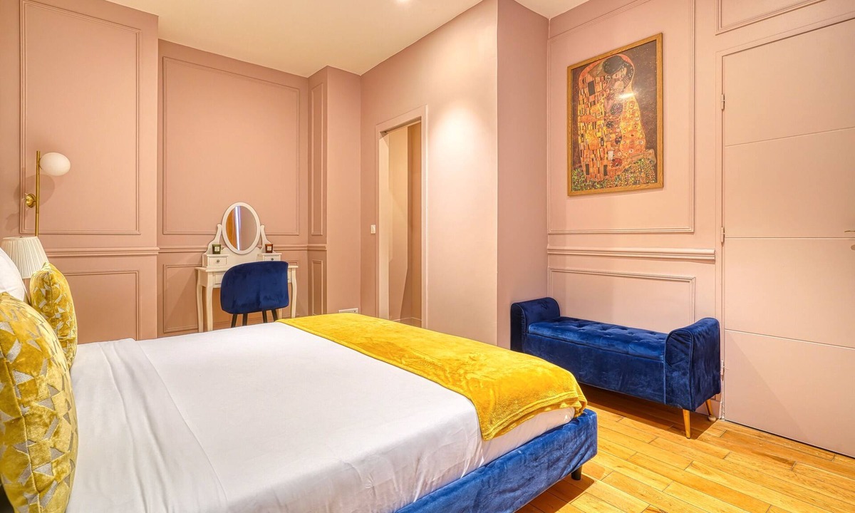 Quartier de la Folie-Mericourt Apartment | Royal Suite Paris Republique