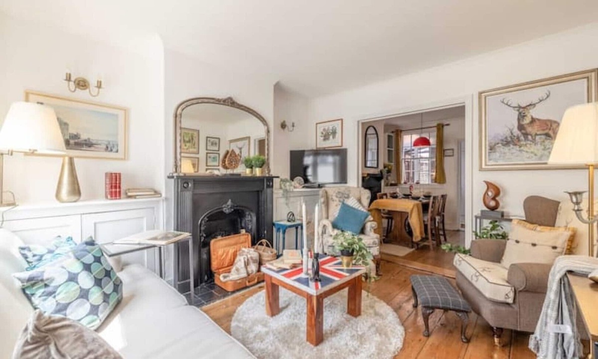 Windsor City Centre Cottage | Royal Windsor Castle Cottage | With Courtyard