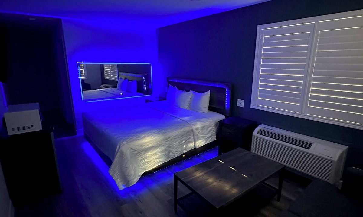 Whittier Hotel | Royale Inn Motel