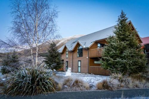 Castle Hill Ski Chalet | Royale on Cheese