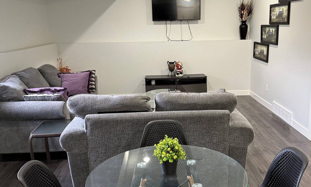 Brandon House | RR Luxury Basement Suite, located in a peaceful and friendly neighborhood