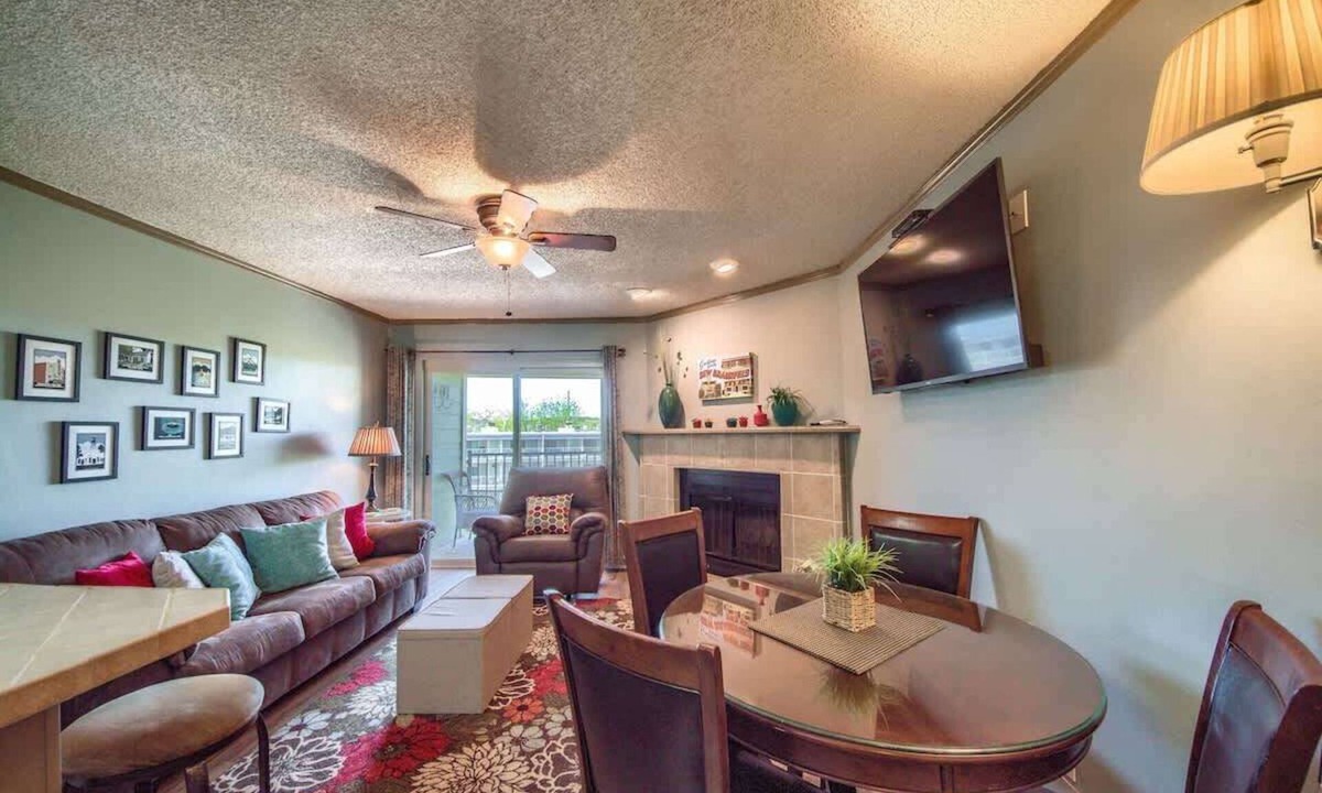 New Braunfels Condo | RRC A305 Riverpalooza On the Comal