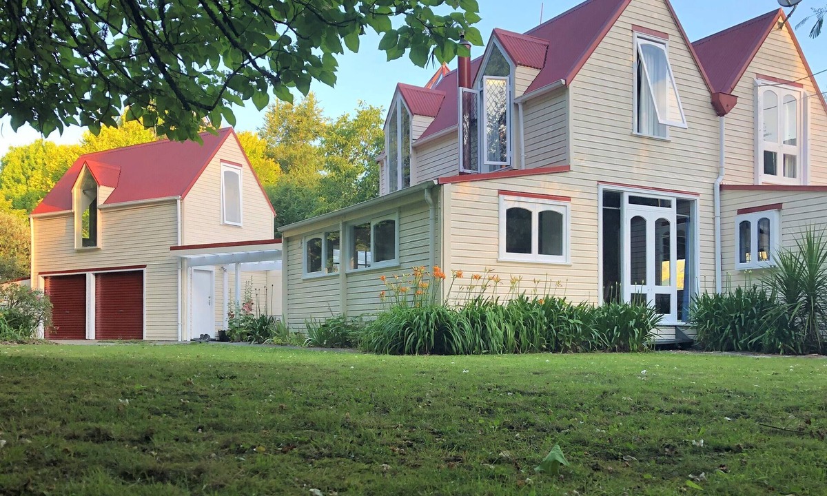 Ruakituri House | Ruakituri Retreat - Serene river frontage