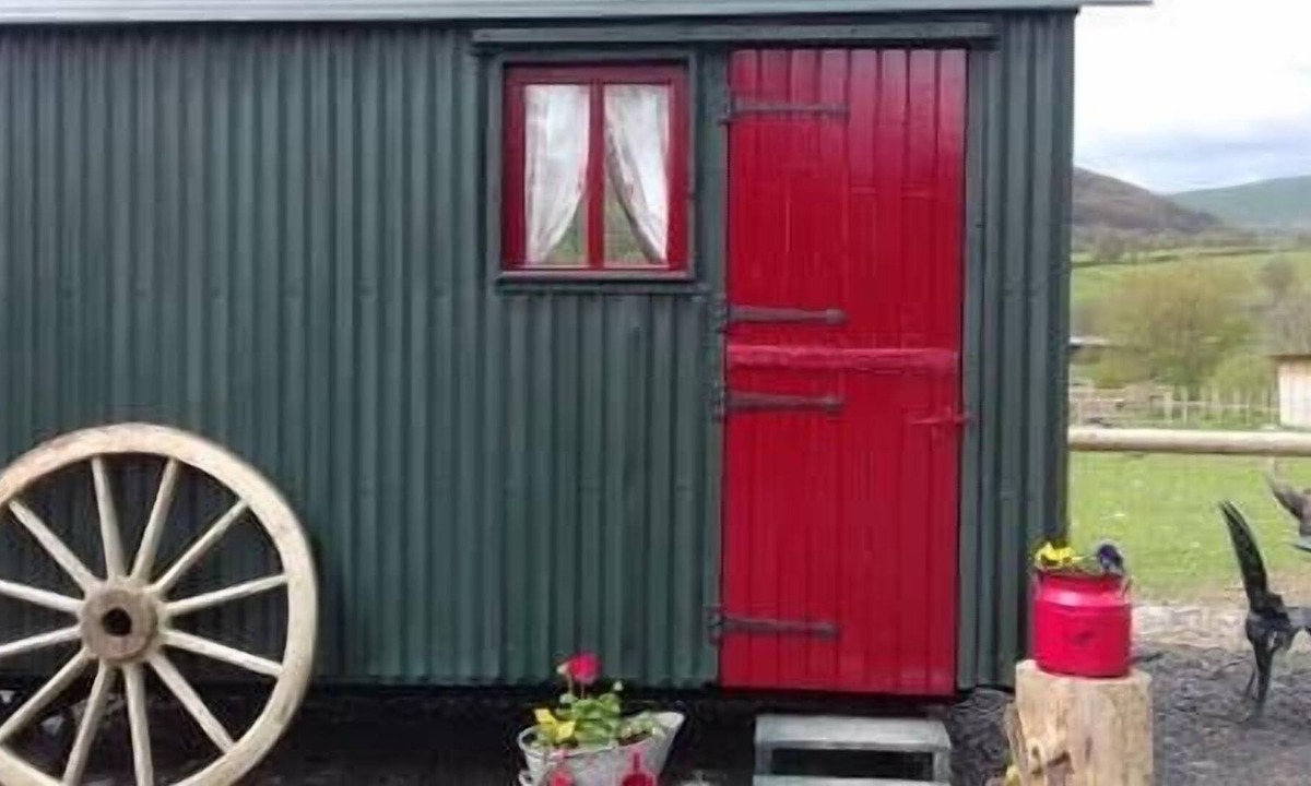 Rhayader Cabin | Ruby Shepherds hut sleeps 4.