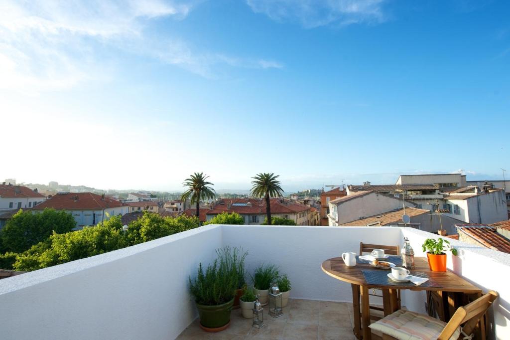 Antibes Old Town Bed & Breakfast | Rue Sade Bed & Breakfast