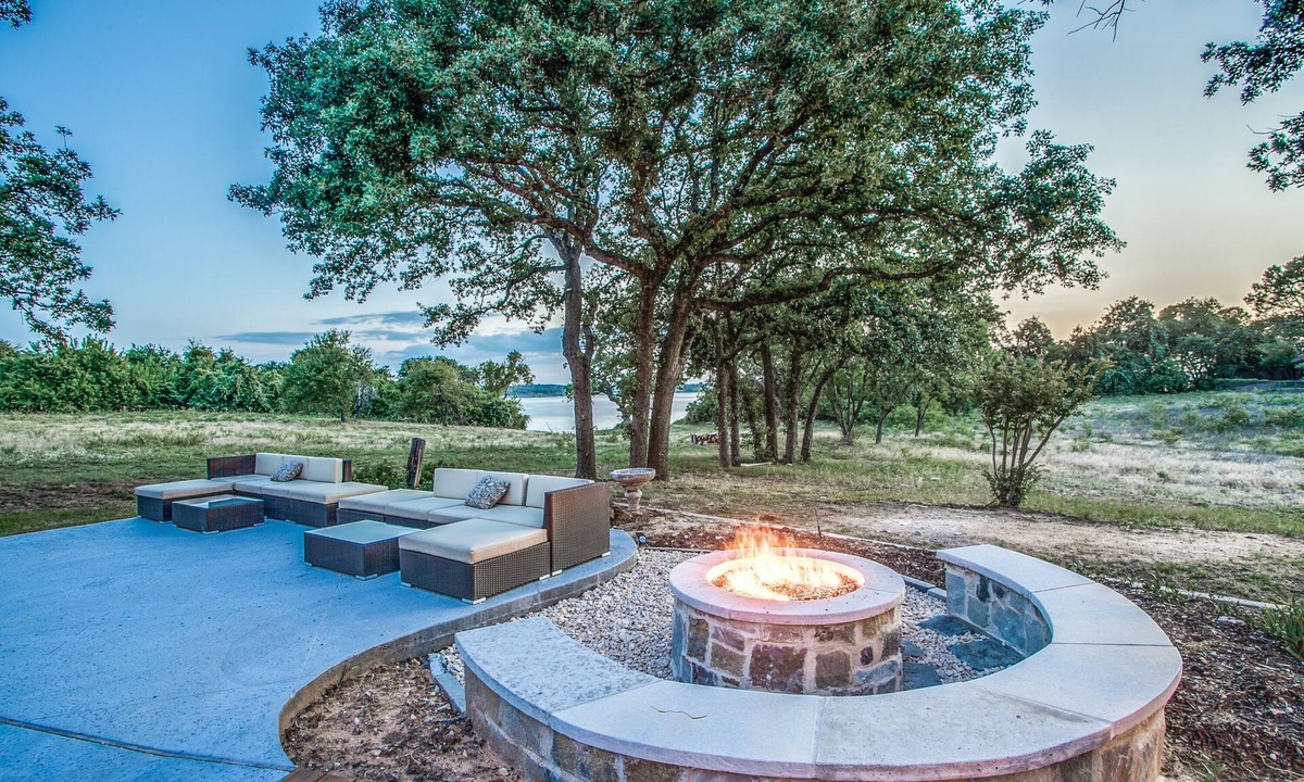Flower Mound House | Rufuge at the Lake . Relax and escape the day-to-day while visiting DFW!