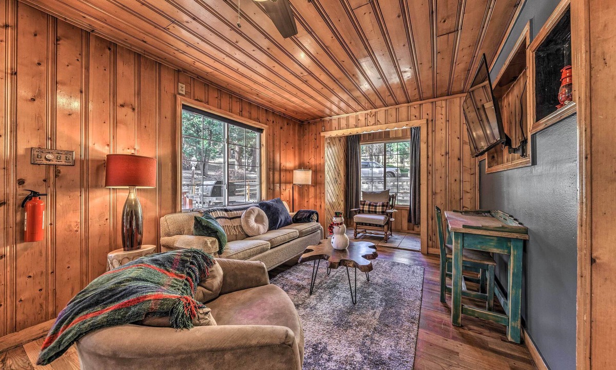 Ruidoso Cottage | Ruidoso Cabin w/Grill - Near Grindstone Lake!