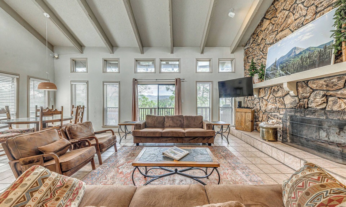 Ruidoso House | Ruidoso Home w/Private Wet Bar & Pool Table