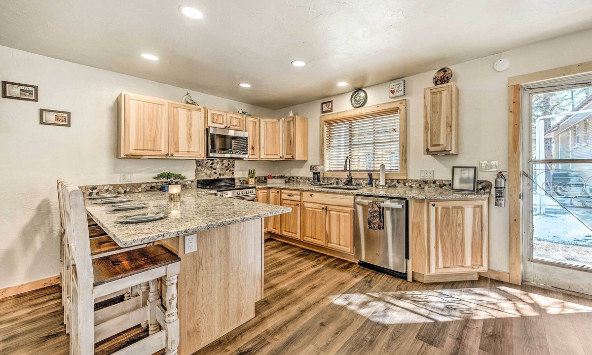 Ruidoso Cottage | Ruidoso Vacation Rental w/Covered Hot Tub!