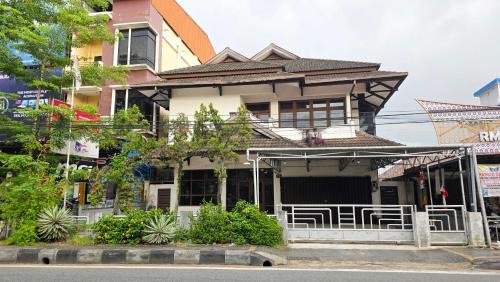Pontianak Villa | Rumah Mewah Johar
