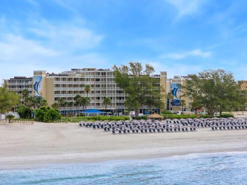St. Pete Beach Resort | RumFish Beach at TradeWinds