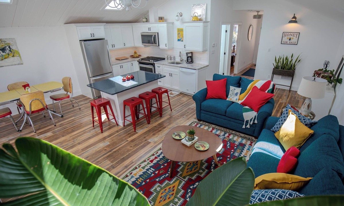 Bloomfield Cottage | Runaway Rooster B&B - Guest Cottagen