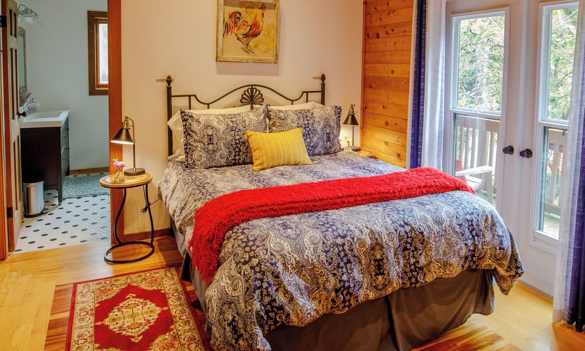 Bloomfield Bed & Breakfast | Runaway Rooster B&B - The Roost