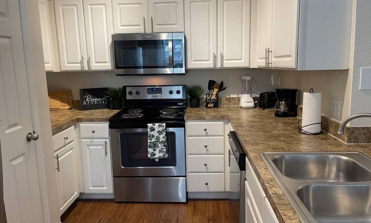 Airport North Apartment | Runway nest