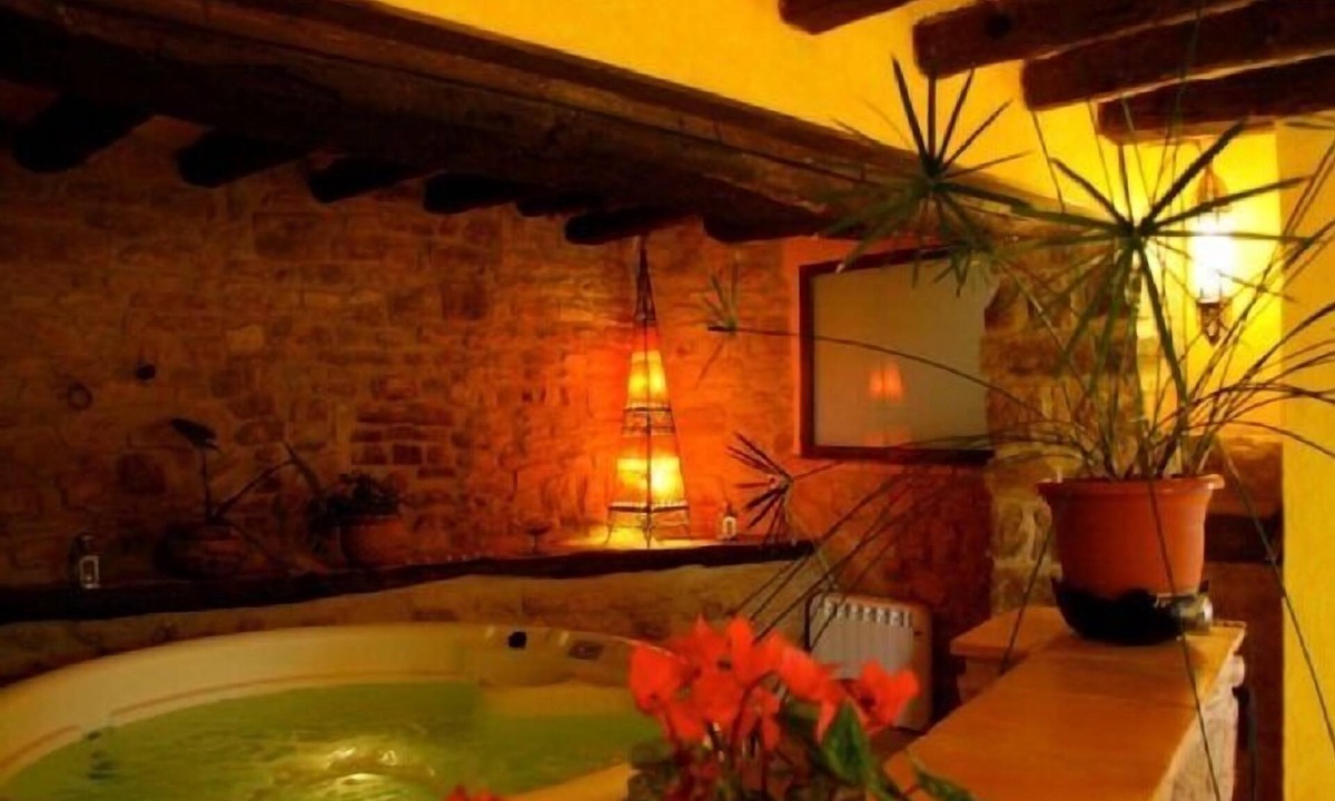 Guialmons Cottage | Rural apartment Les Cavallerisses for 4 people with jacuzzi