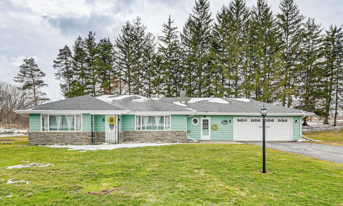 Byron House | Rural Byron Retreat w/Scenic Surroundings + Yard!
