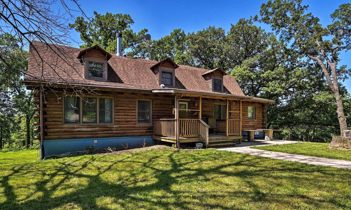 Coon Rapids House | Rural Coon Rapids Cabin w/Deck - Hike & Golf!
