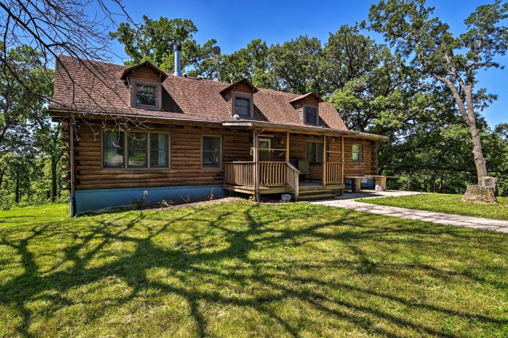 Coon Rapids House | Rural Coon Rapids Cabin with Deck - Hike and Golf!
