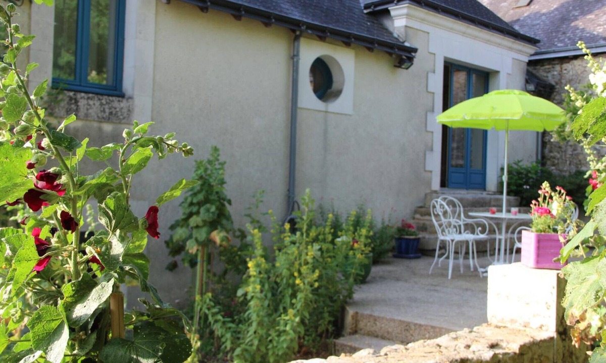 Cheille Cottage | Rural cottage near castles, pets welcome, large garden