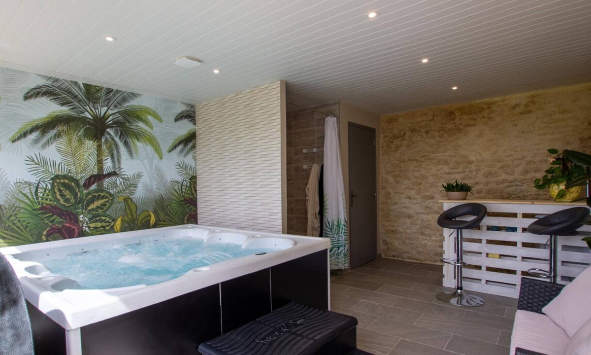 Paulin Cottage | Rural cottage with spa, pets allowed and parking