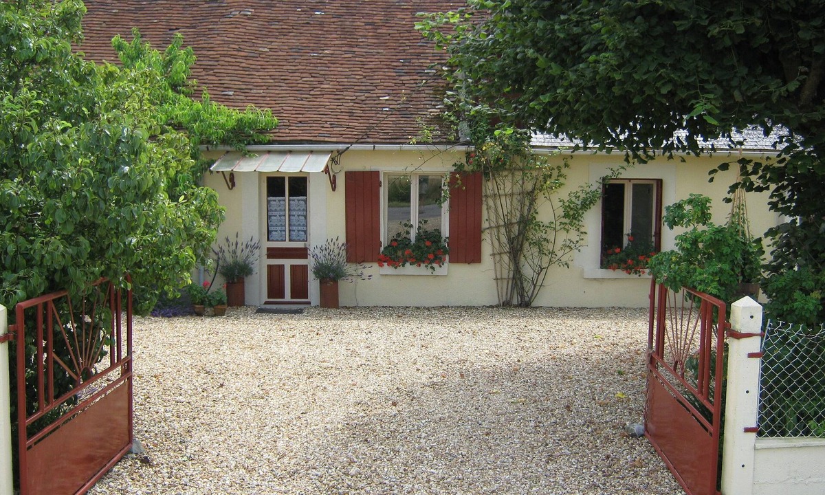 Villiers Cottage | Rural Cottage With Views Over Fields, tranquil setting