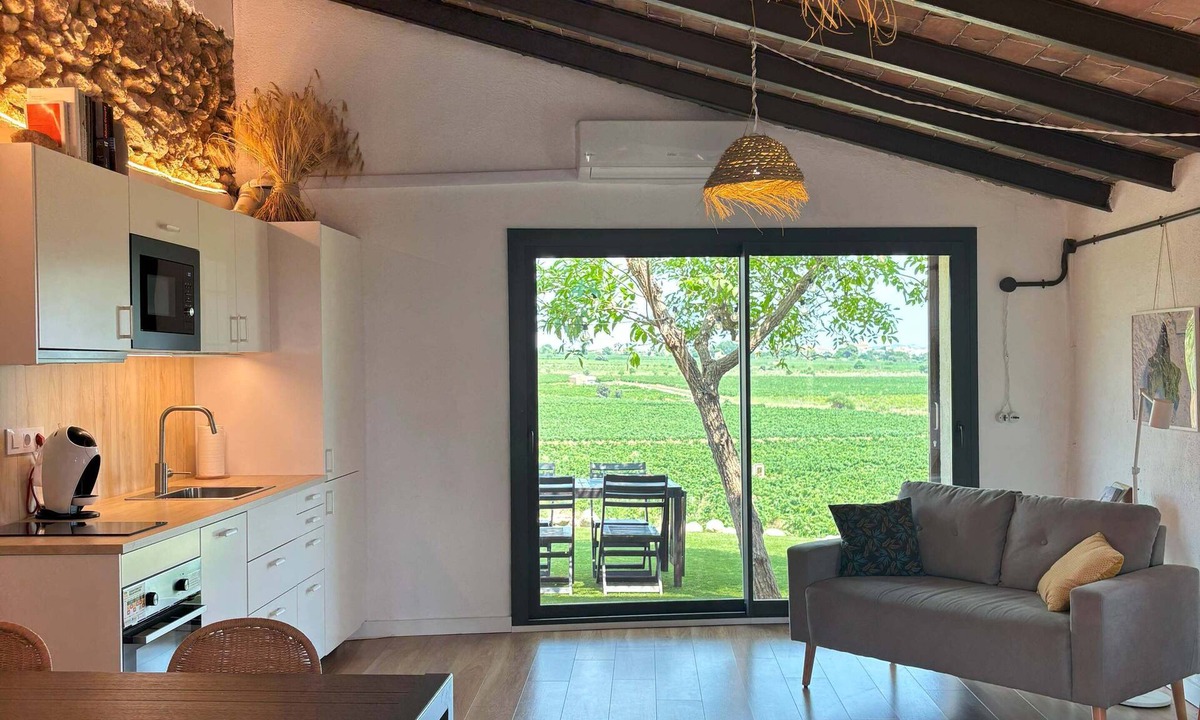 Sant Jaume dels Domenys Cottage | Rural Cabernet. Romantic loft overlooking the vineyards.