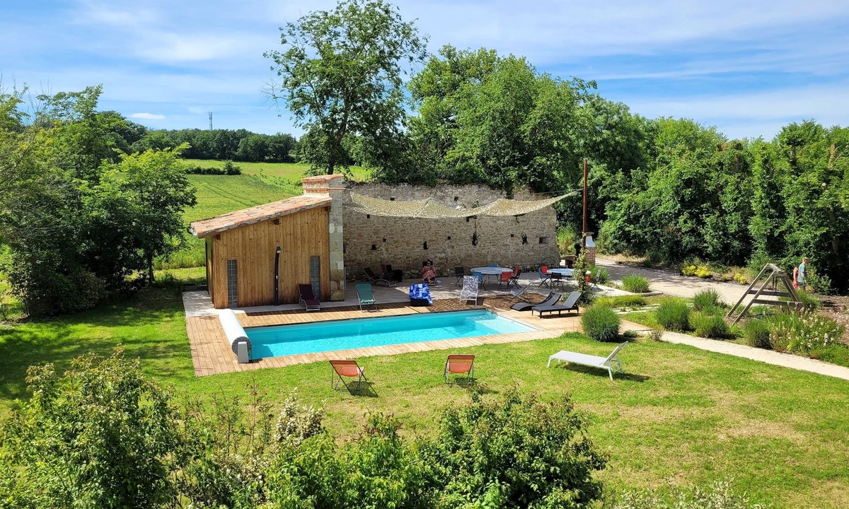 Saint-Sauvy Cottage | Rural family retreat - heated pool & kid friendly