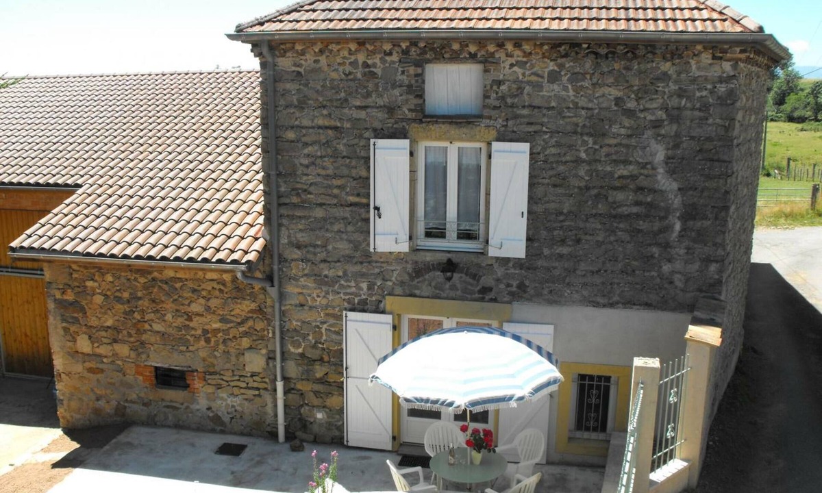 Saint-Paul-de-Vezelin Cottage | Rural gîte for 11, charming, internet, pets allowed