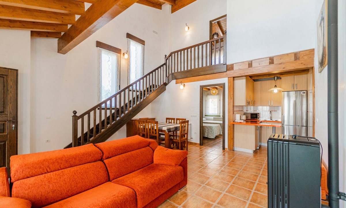 Espeja de San Marcelino House | Rural House 'Dehesa de Santa Ursula 1' with Garden and Balcony
