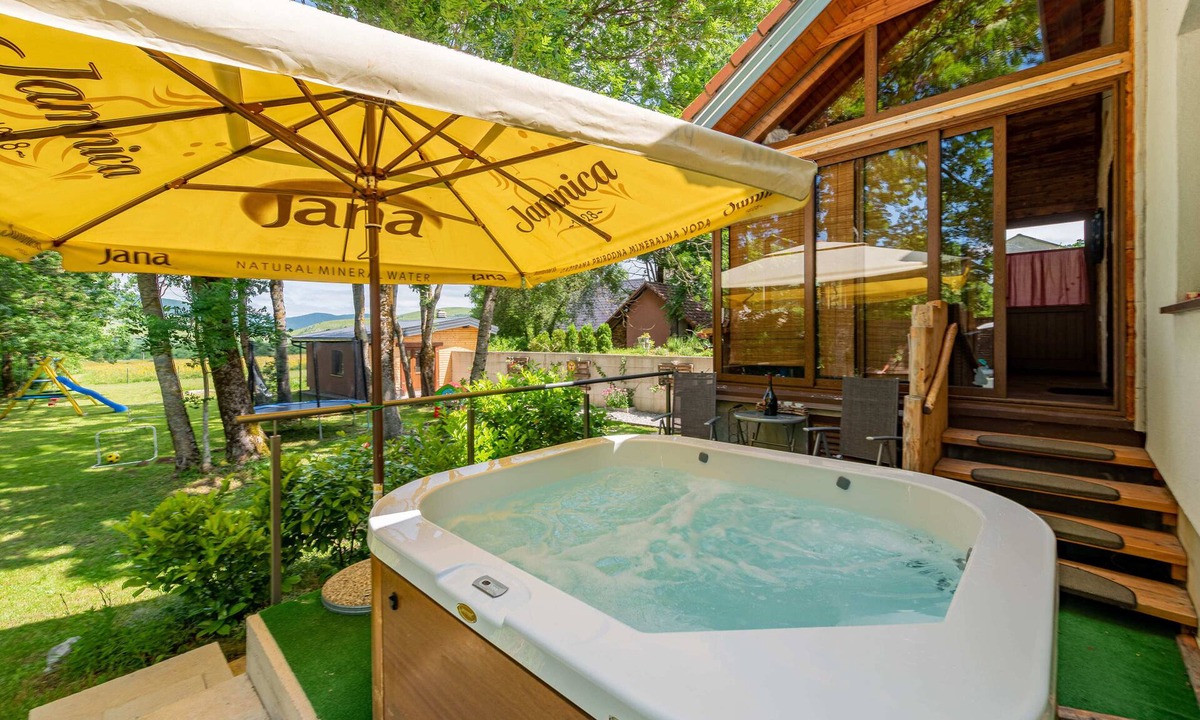 Municipality of Gracac House | Rural home in nature with jacuzzi, sauna and entertainment amenities