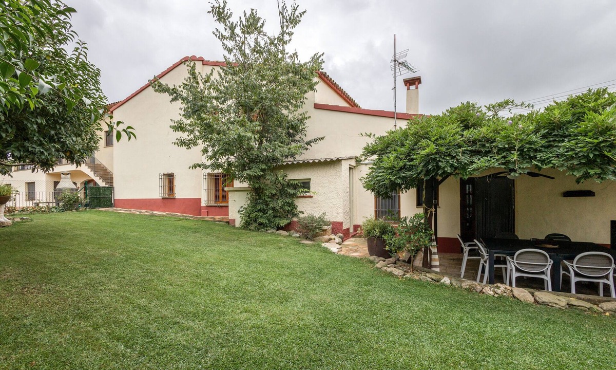 L'Ametlla del Valles House | Rural House 'La Caseta' with Mountain Views, Wi-Fi, and Air Conditioning