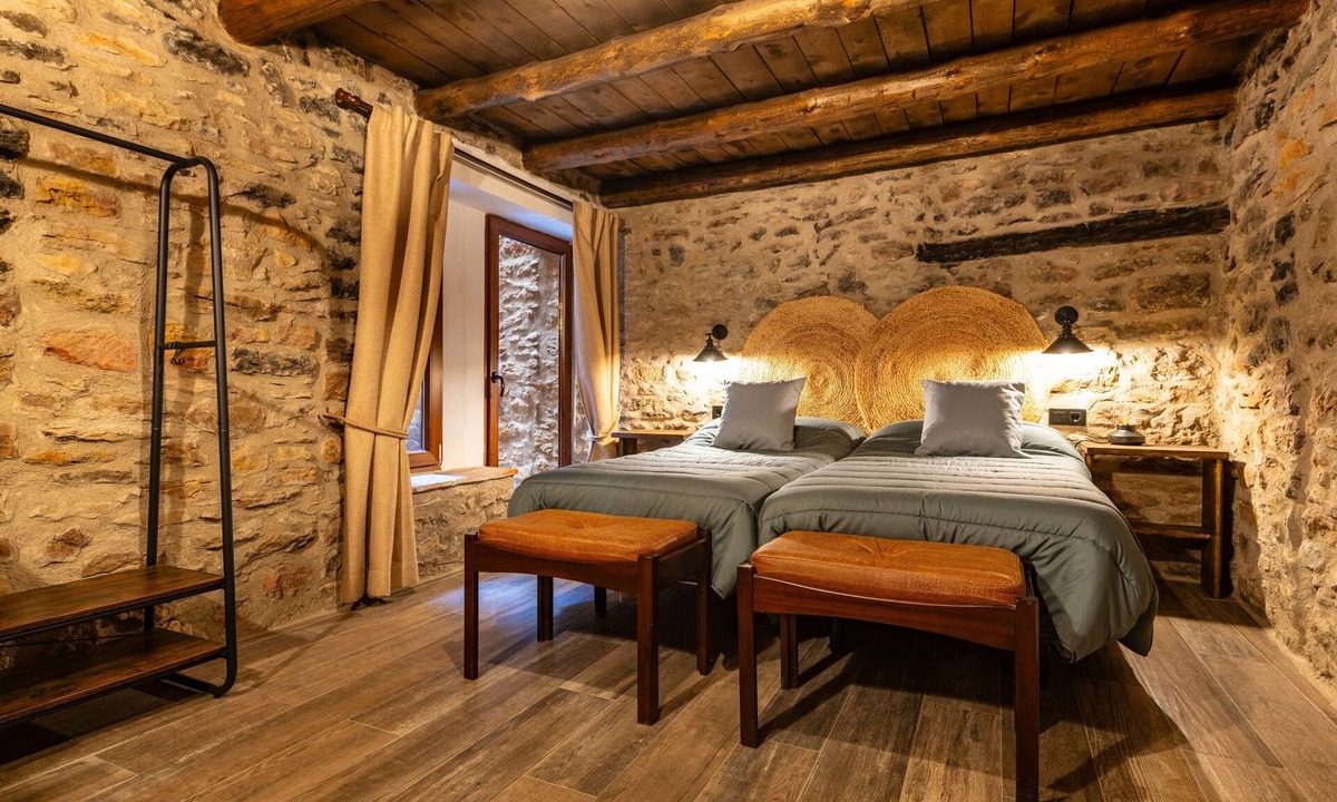 Vilafranca House | Rural House 'Parreta Estancia El Refugio' with Mountain Views, Private Terrace and Private Garden