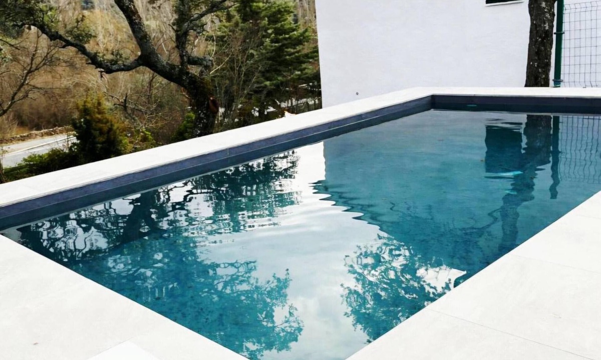 La Aldehuela House | Rural House in Gredos with Pool and Barbecue – Perfect for Groups and Families