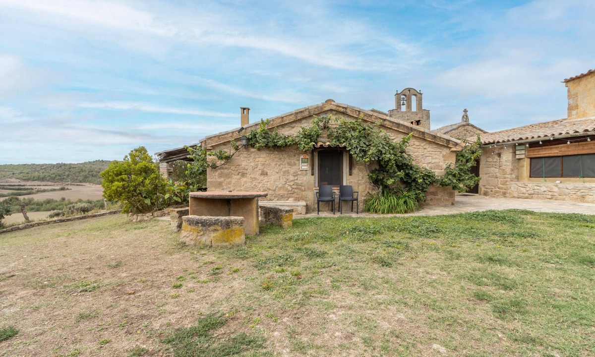 Gargalla House | Rural House 'La Caseta De Sant Grau' with Mountain Views, Shared Pool and Wi-Fi